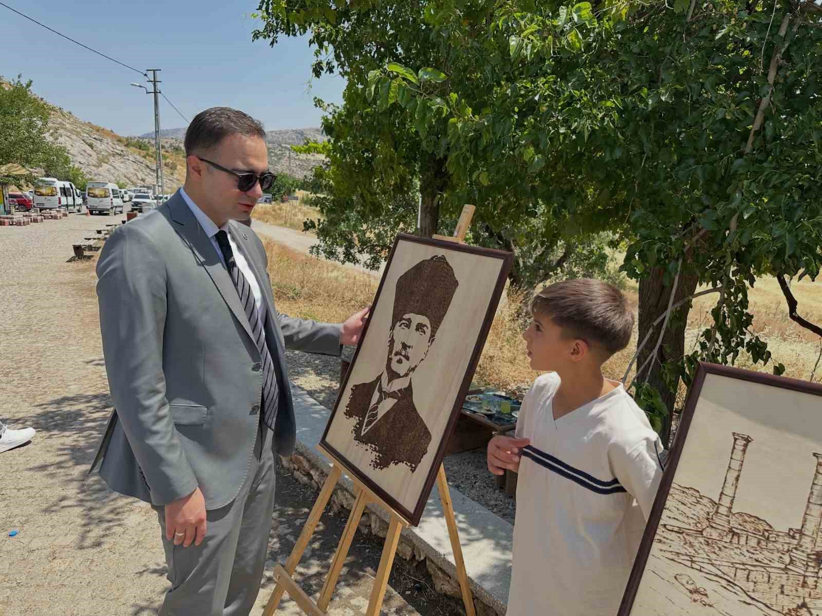 Ortaokulu &ouml;ğrencilerinin yıl sonu resim sergisi Cendere K&ouml;pr&uuml;s&uuml;&rsquo;nde a&ccedil;ıldı
