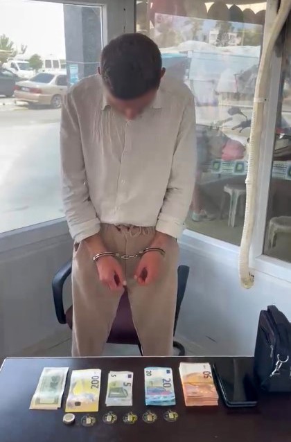 Pazarda sahte döviz ve altınlarla alışveriş yapmaya çalıştı, esnaf ve zabıtanın dikkatiyle yakalandı