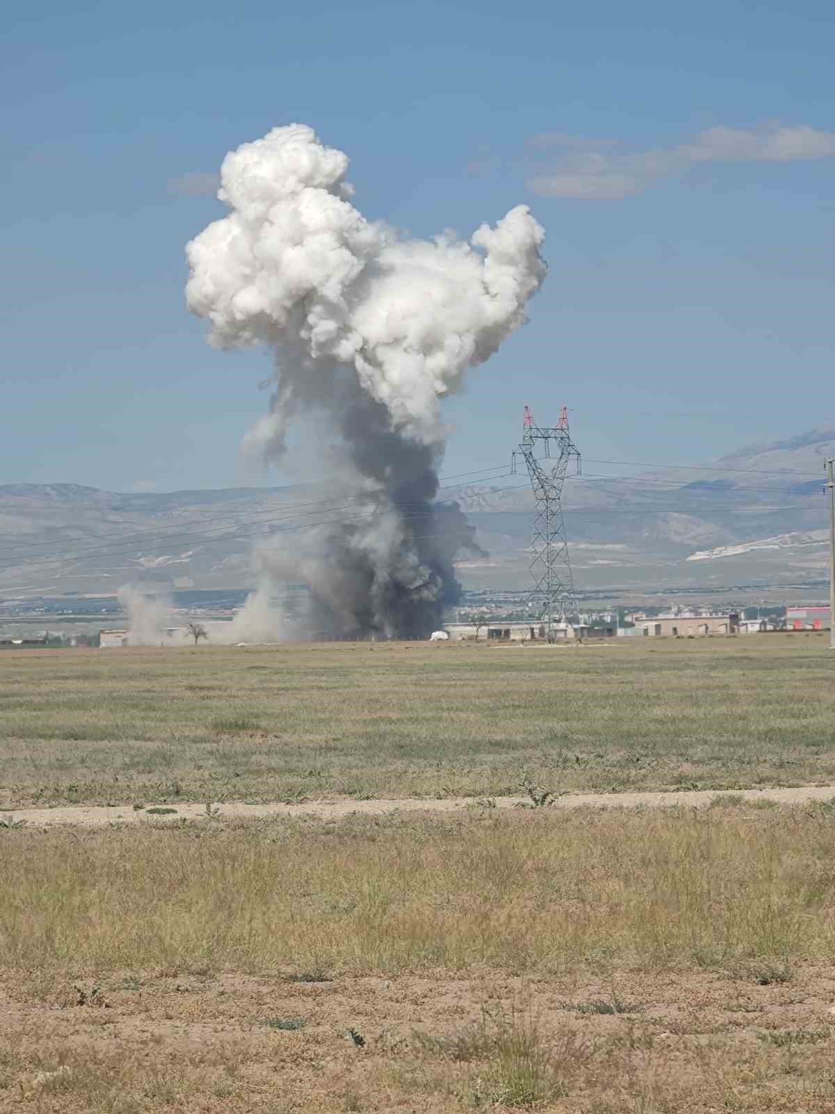 Niğde&rsquo;de havai fişek fabrikasında patlama: Yaralılar var