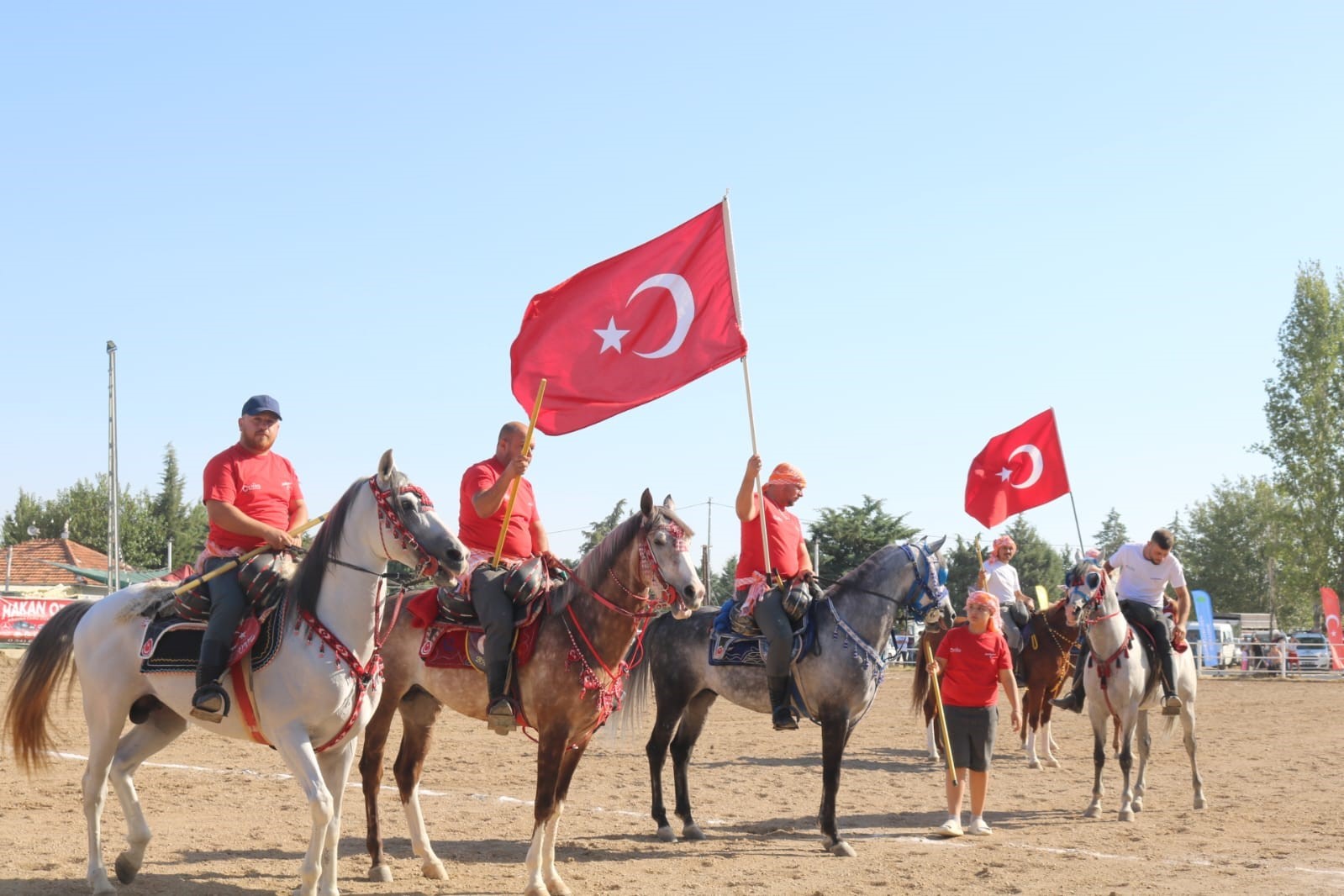 Çivril’de festival coşkusuna atlı cirit gösterisi renk kattı
