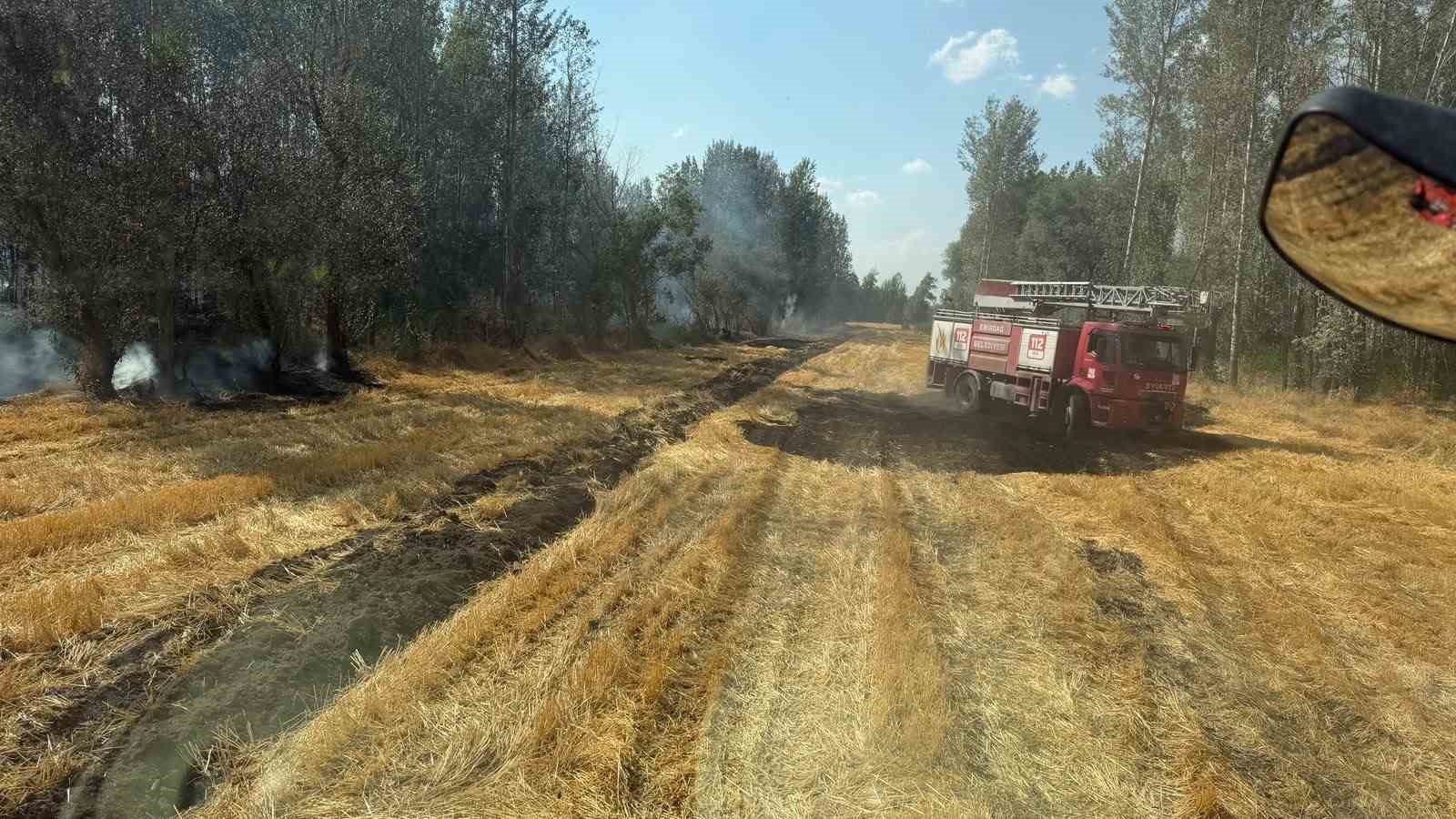 Emirdağ’da anız ve ağaçlık alanda yangın