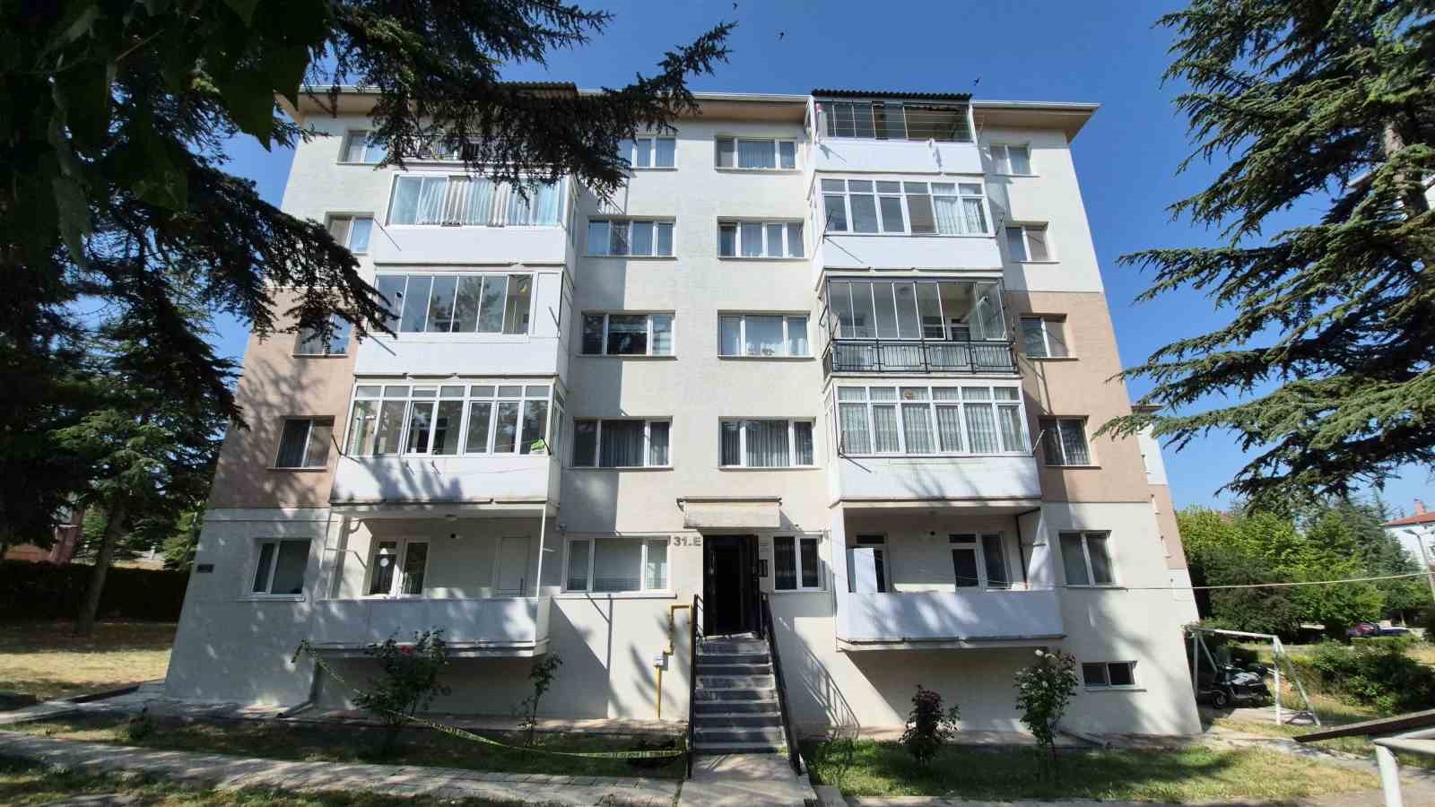 Eskişehir’de 4’üncü kattan düşen yaşlı kadın hayatını kaybetti
