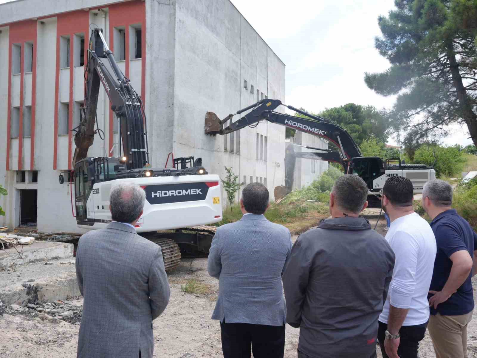 Sinop&rsquo;ta eski hastane binasının yıkımına başlandı