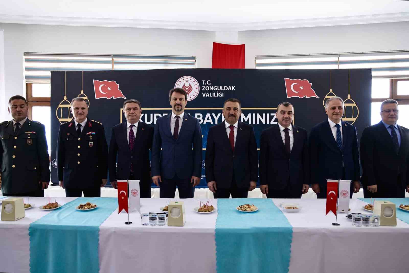 Zonguldak’ta protokol bayramlaştı