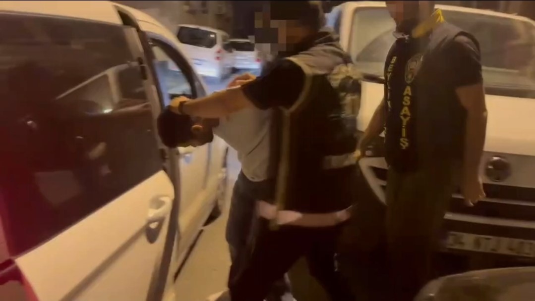 İstanbul Emniyet&rsquo;inden su&ccedil; &ouml;rg&uuml;tlerine operasyon: 28 g&ouml;zaltı