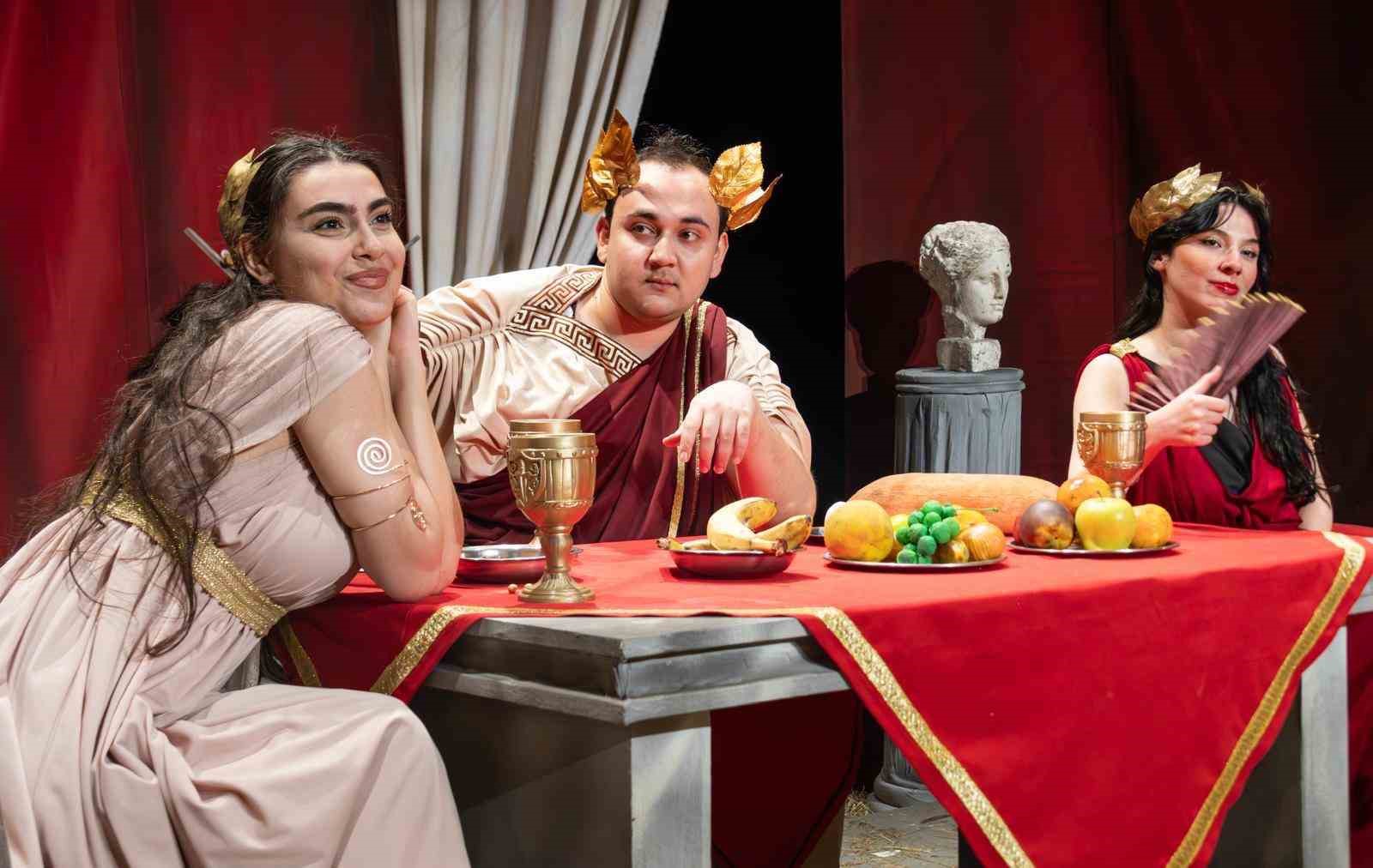 "B&uuml;y&uuml;k Romulus"dan sezona alkışlarla veda