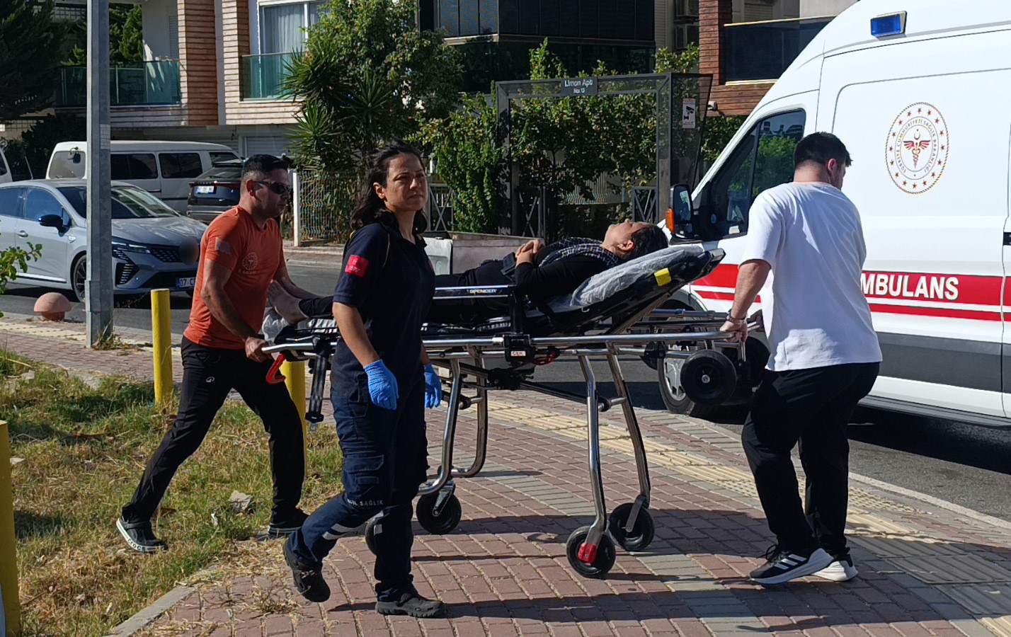 Manavgat’ta ticari taksi ile otomobil çarpıştı: 4 yaralı