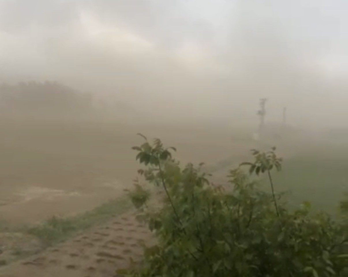 Bitlis’te dolu ve fırtına