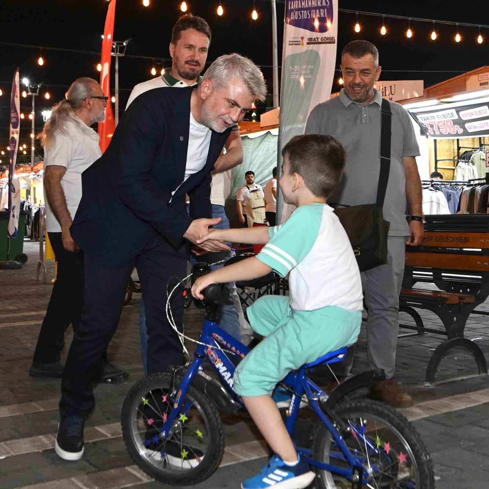 Başkan Fırat G&ouml;rgel, Ağustos Fuarı&rsquo;nda esnaf ve vatandaşlarla buluştu