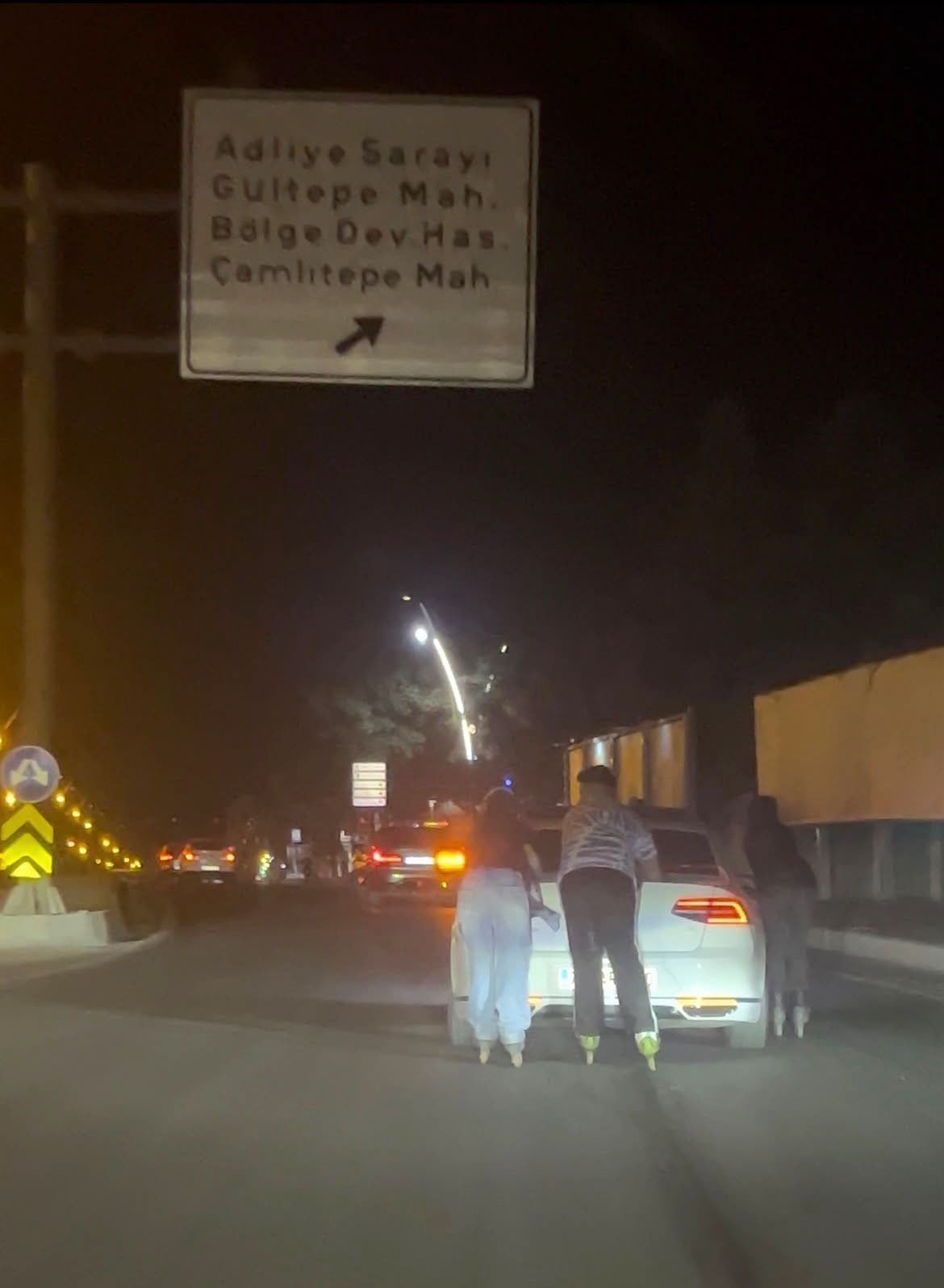 Batman’da gençlerin tehlikeli paten yolculuğu