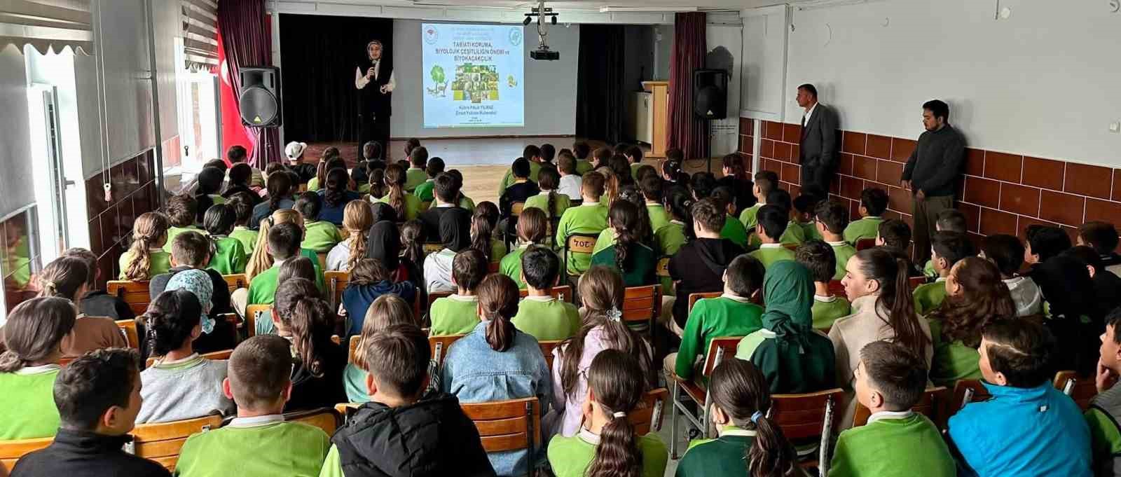 Bayburt’ta 587 öğrenciye doğa eğitimi verildi