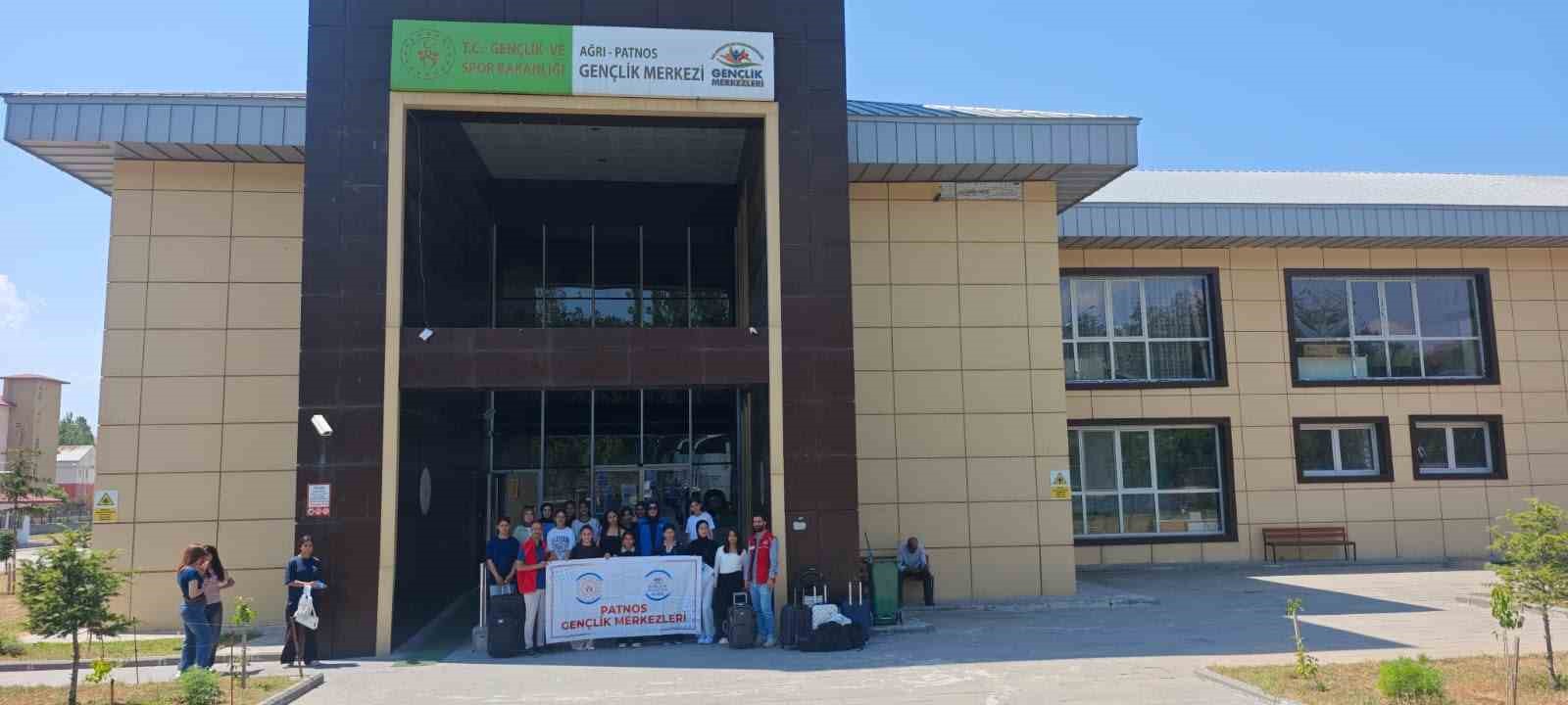 Patnos’tan 15 kız öğrenci "Bir Destandır Çanakkale" programına katıldı