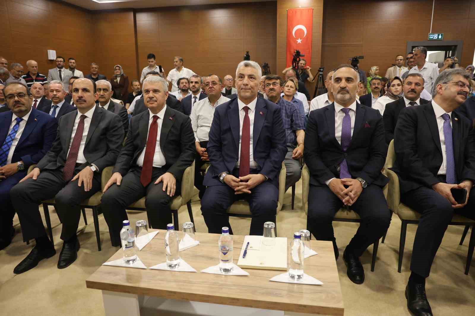 Ticaret Bakanı Ömer Bolat Konya’da kütüphane açılışına katıldı