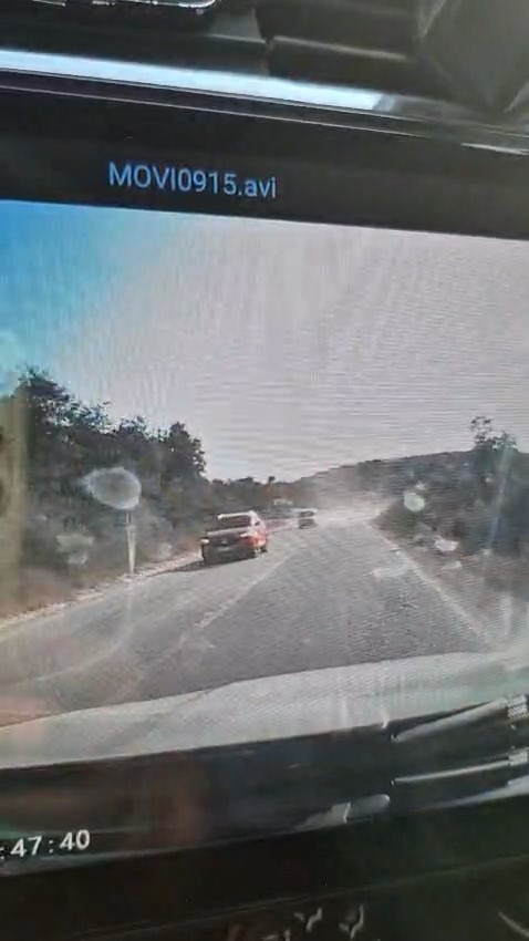 Hatalı sollama yapan hafriyat kamyonu kamerada