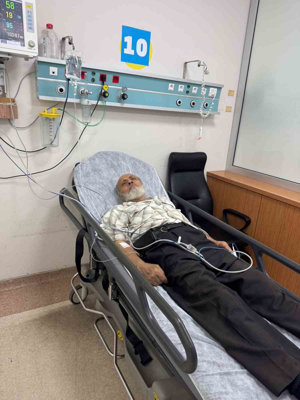 Belediye otobüsünde fenalaşan yolcuyu şoför hastaneye yetiştirdi