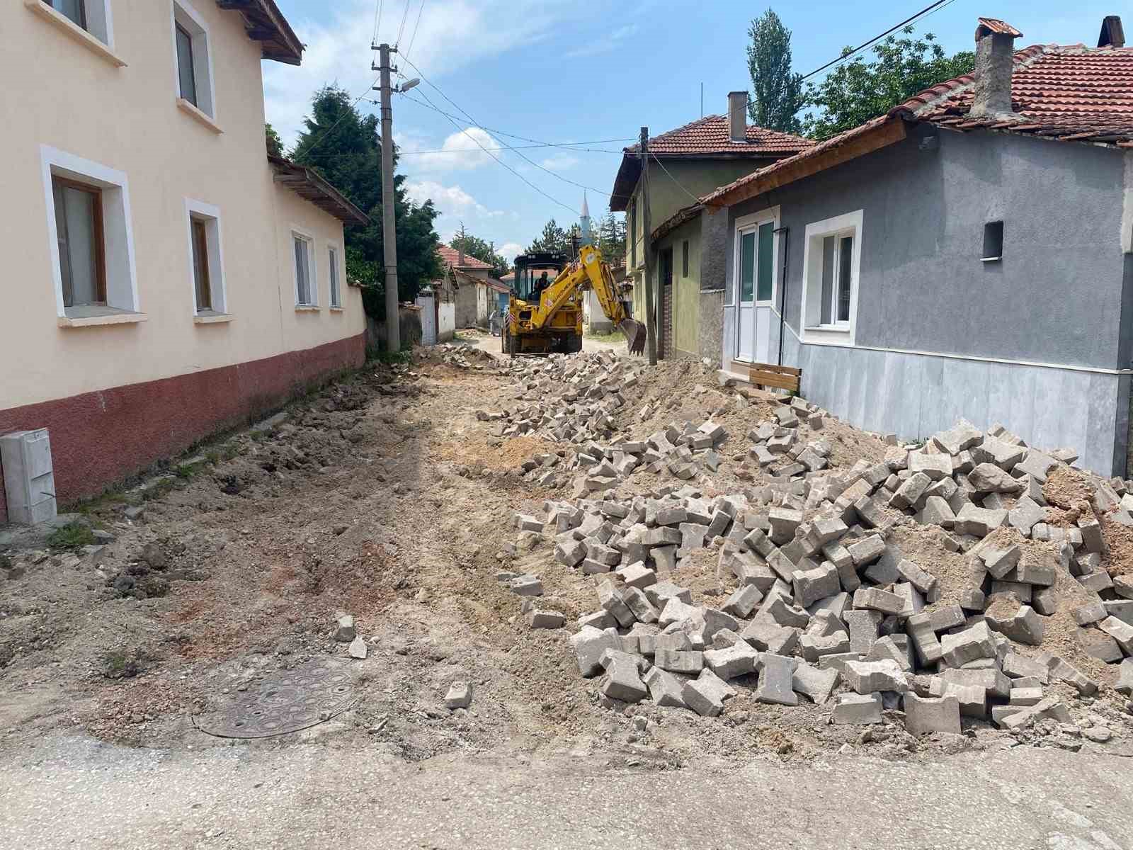 İnönü’de bozulan yollar yenileniyor