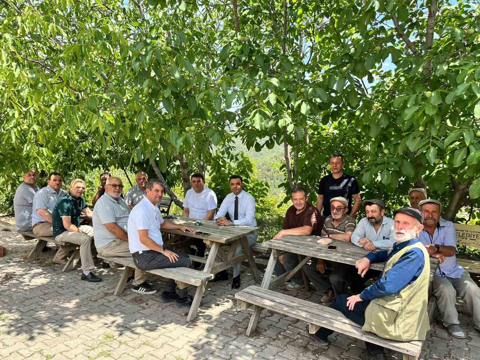K&ouml;ylerde parke taşı d&ouml;şeme &ccedil;alışmaları s&uuml;r&uuml;yor