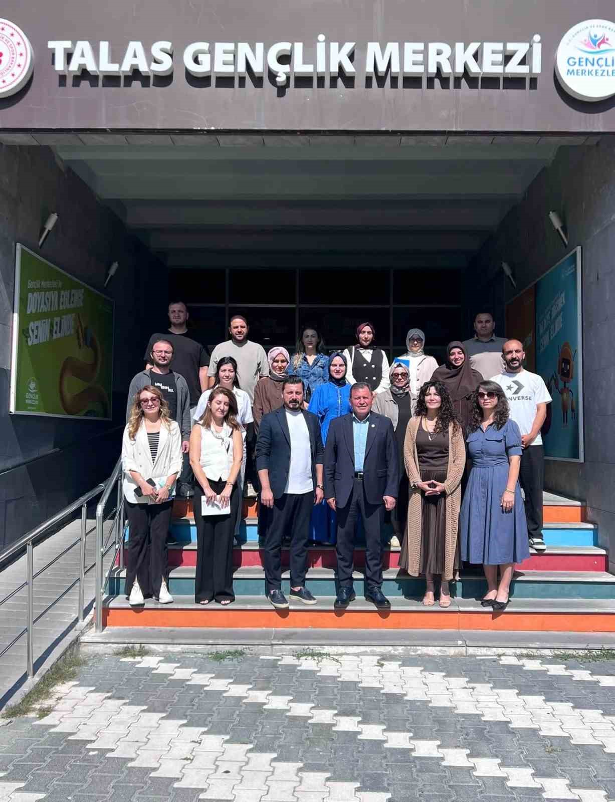 Talas Gençlik Merkezi’nde faaliyet değerlendirme toplantısı yapıldı