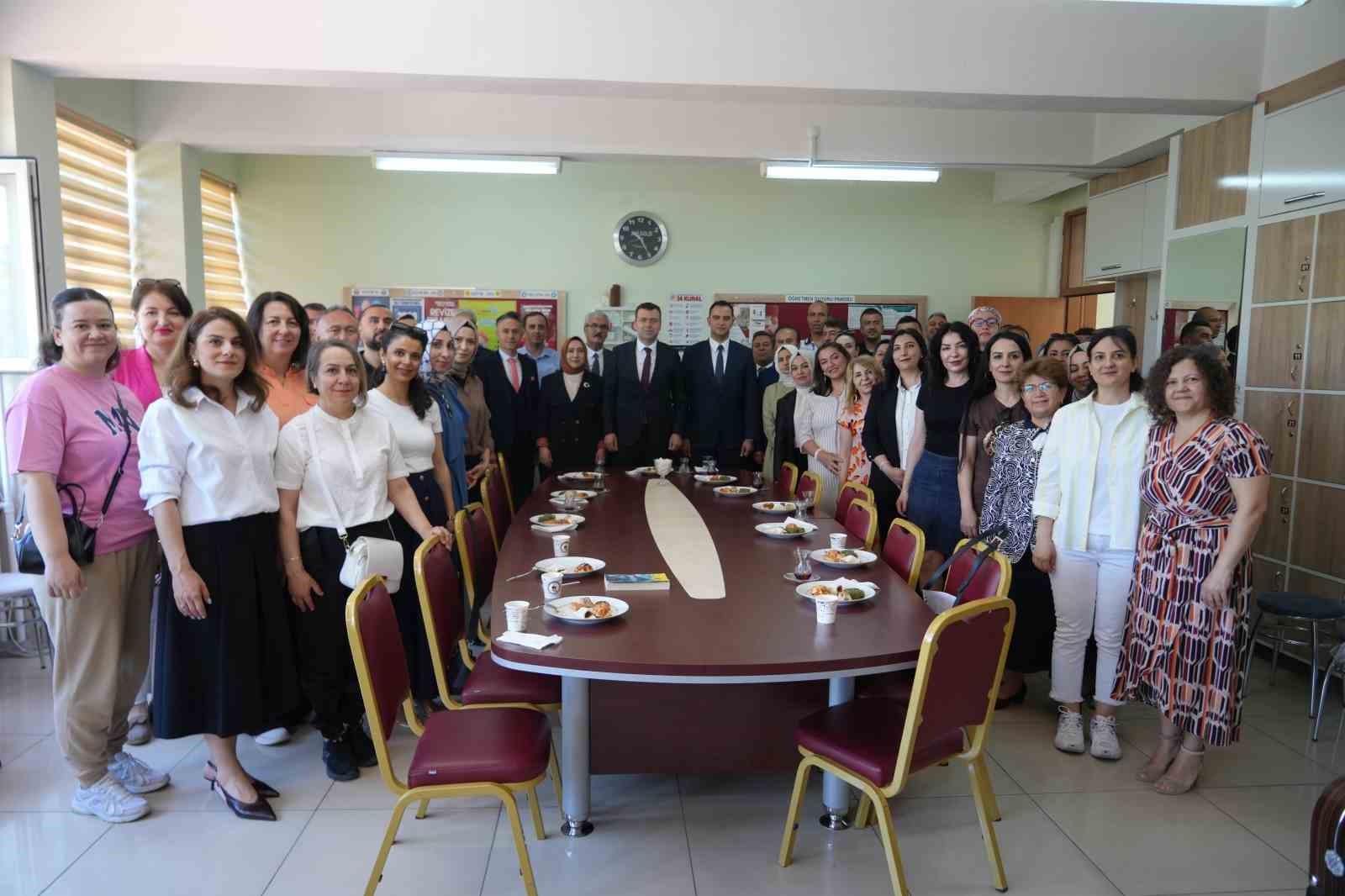 Niğde&rsquo;de 67 bin 811 &ouml;ğrenci karne heyecanı yaşadı