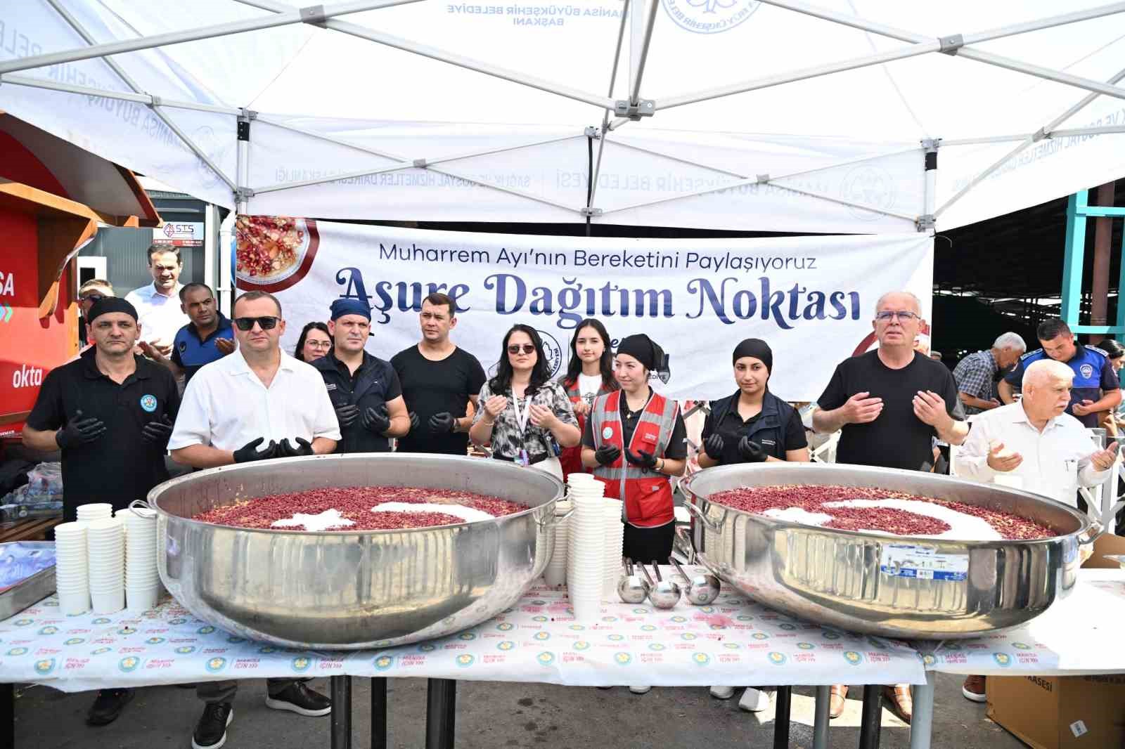 Perşembe Pazarı&rsquo;nda 2 bin kişilik aşure ikramı