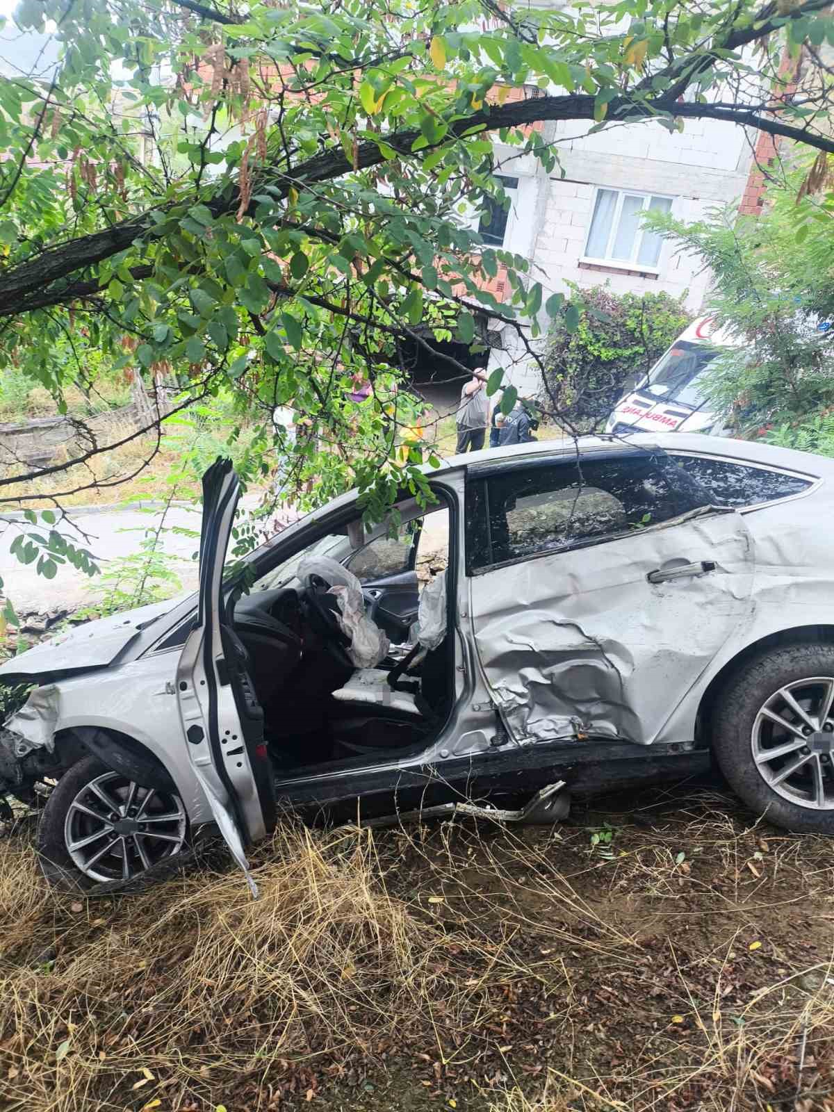 Bilecik’te otomobil şarampole uçtu: 4 kişi yaralandı