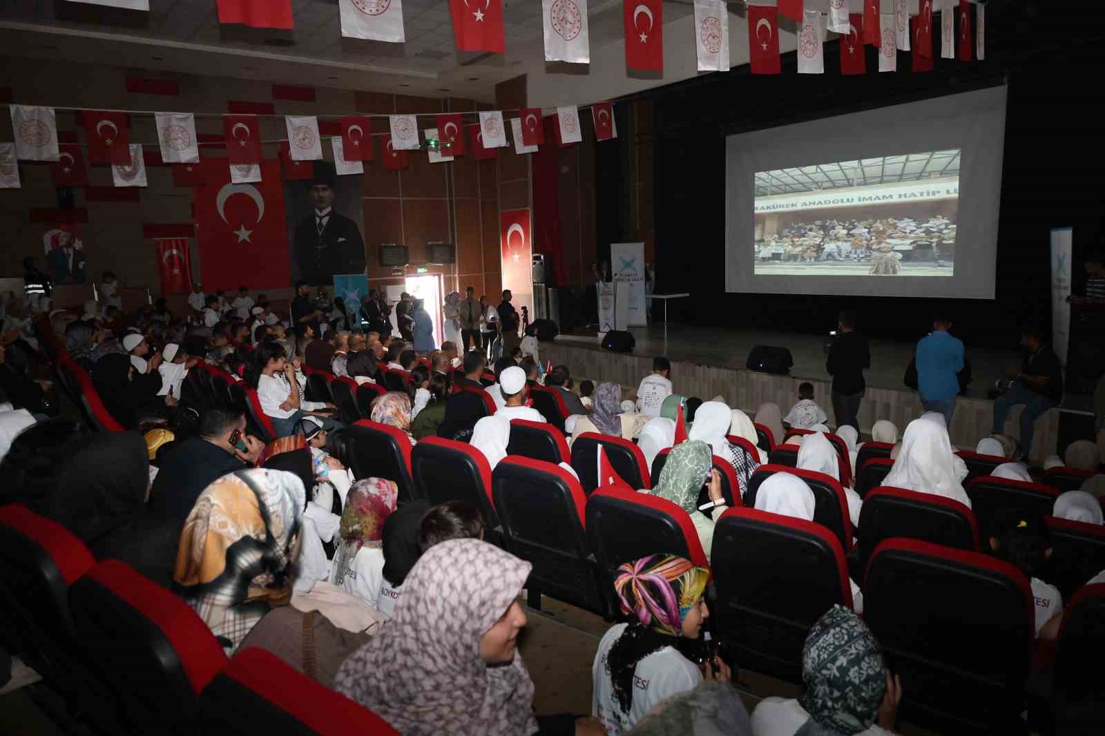 Ağrı’da TÜGVA Yaz Okulu öğrencilerin katılımıyla sona erdi