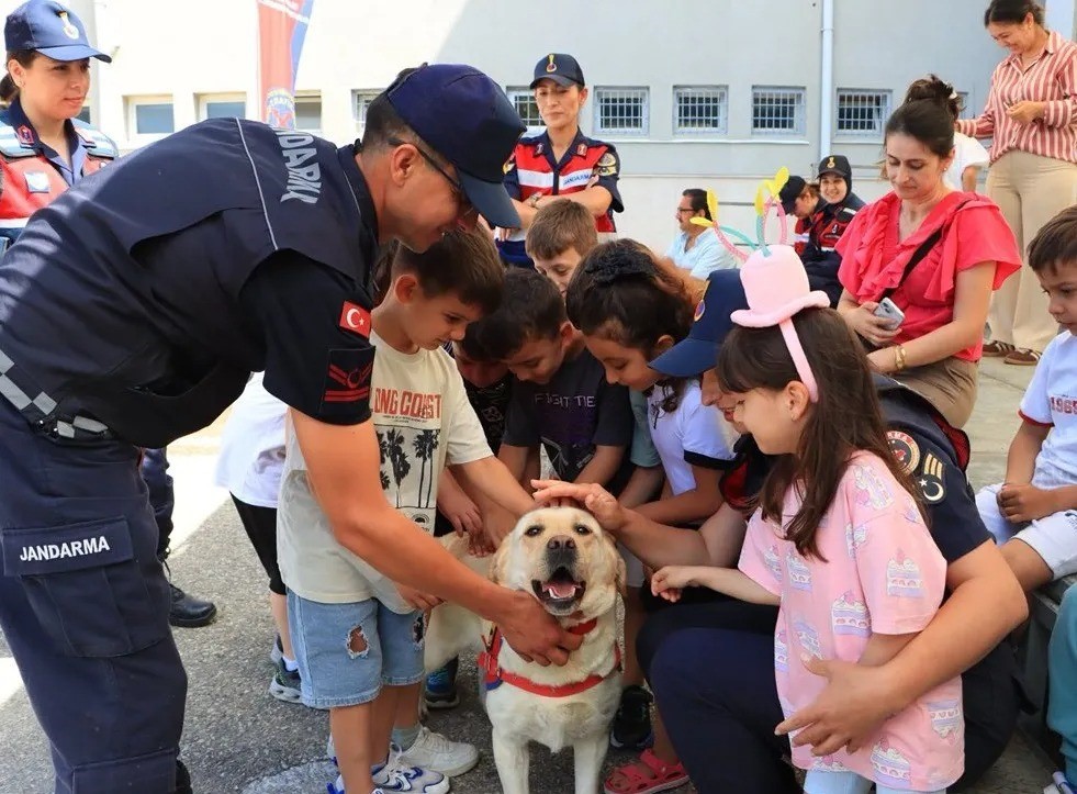 Sinop jandarması minik misafirlerini ağırladı