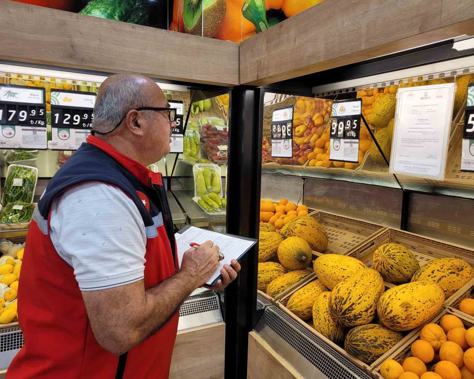 Uşak’ta marketlerde tarımsal ürün fiyatları takip edildi