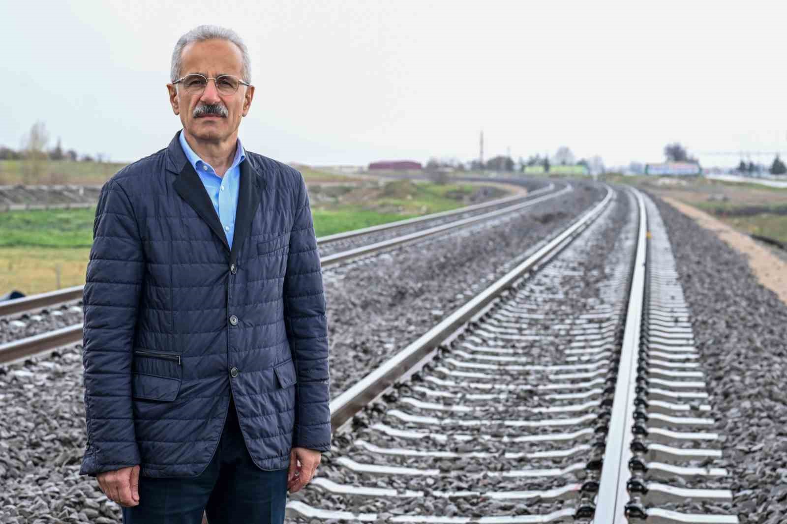 Bakan Uraloğlu: "Ankara’nın batısını kuşatan banliyö hattı yaklaşık 52 kilometreye ulaşacak"