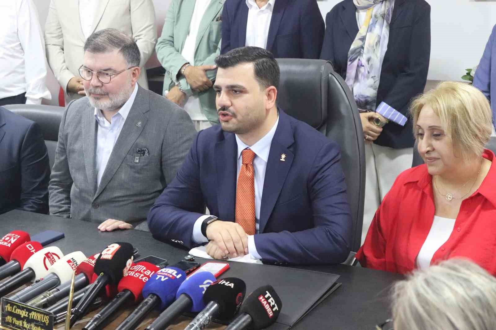 AK Parti Genel Sekreteri İnan: "İlkay &Ccedil;i&ccedil;ek 1,5 yıl partimize katılmak i&ccedil;in &ccedil;abaladı"