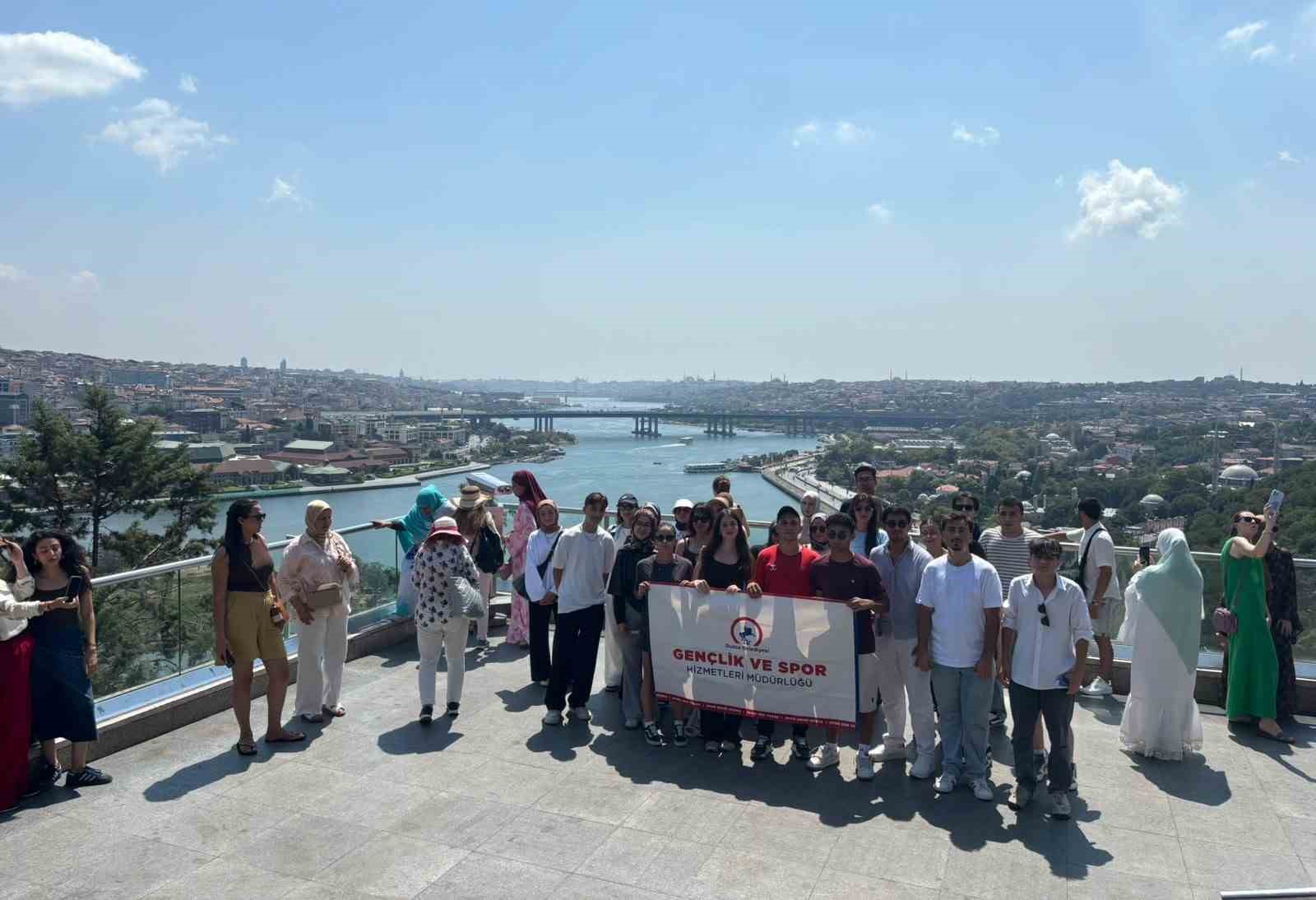 Düzceli gençler Haliç’te suya indi