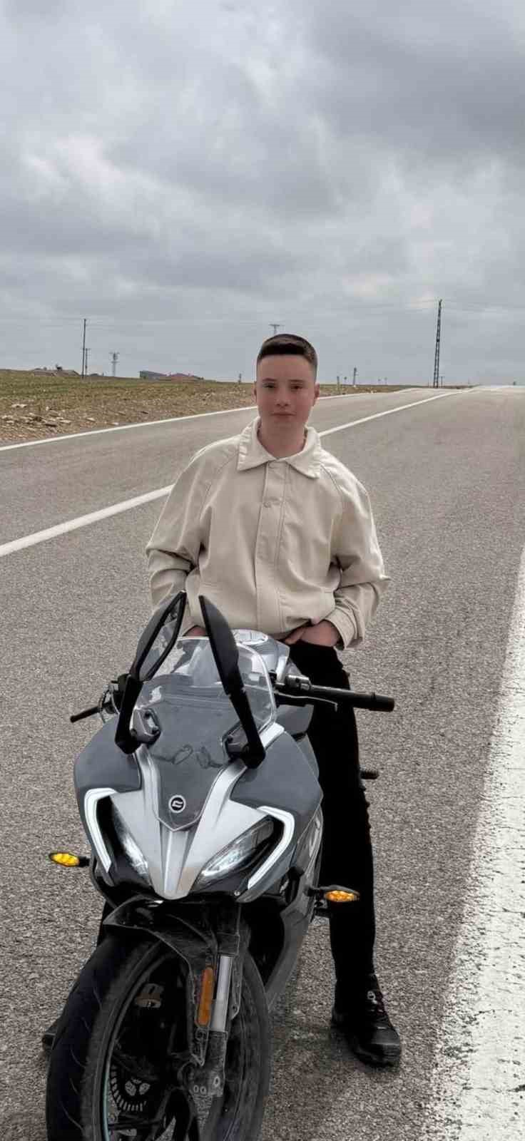 Aksaray&rsquo;da otomobil ile &ccedil;arpışan motosikletli &ccedil;ocuk hayatını kaybetti