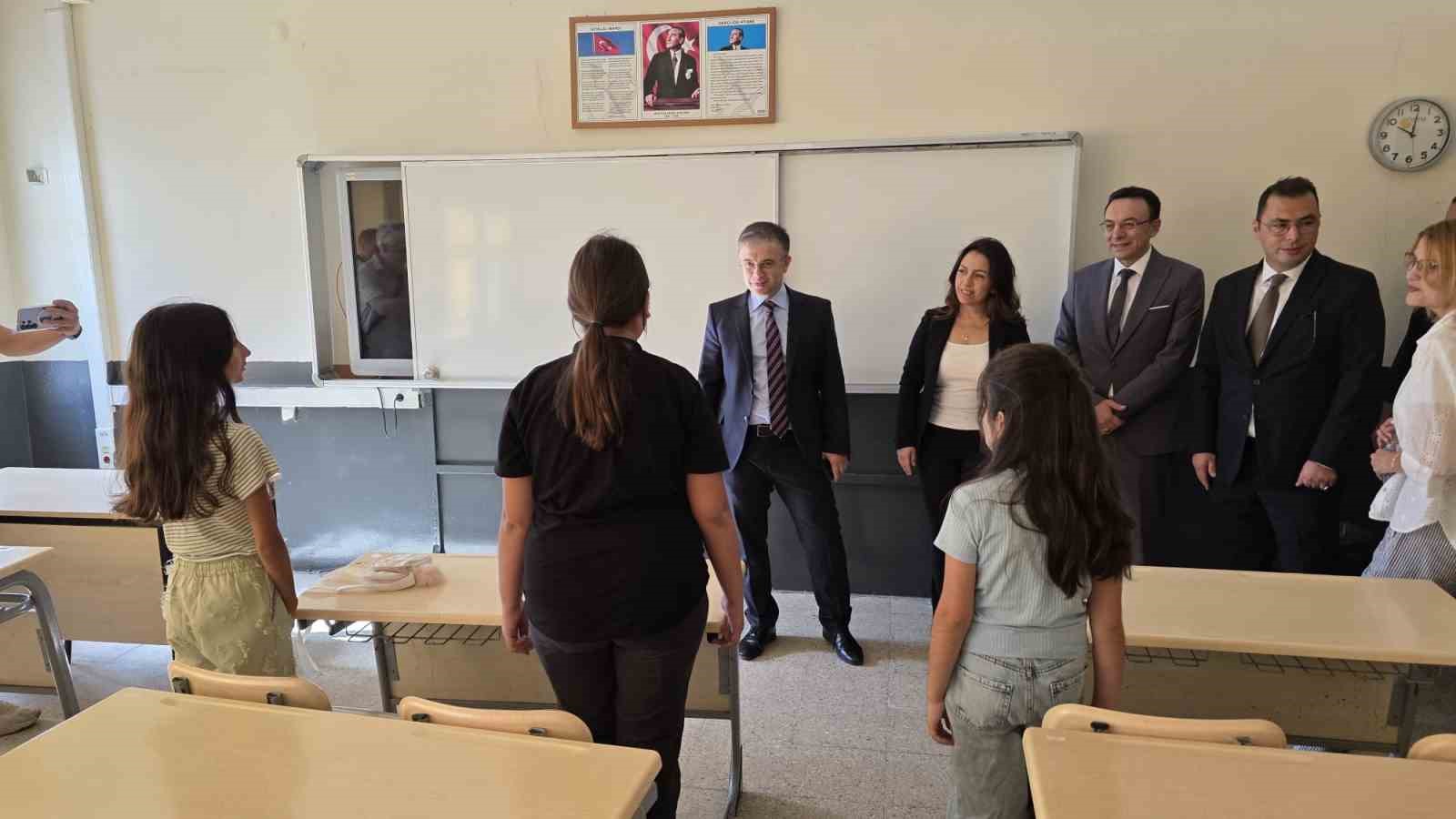 Kaymakam &Ouml;zt&uuml;rk, uyum haftasında &ouml;ğrencilerle buluştu