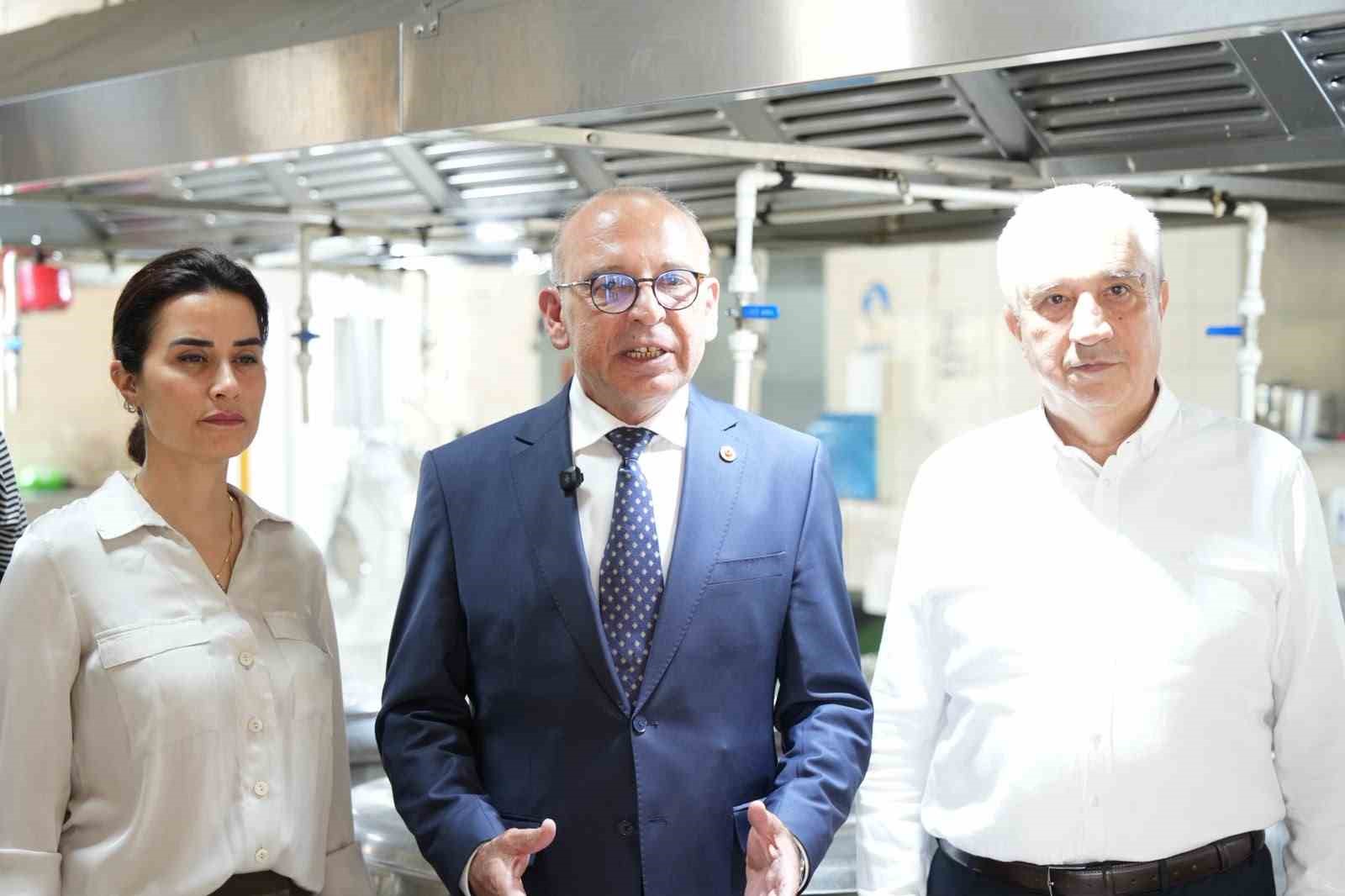 Turgutlu’da aşevine 12 ton 400 kiloluk kurban bağışı