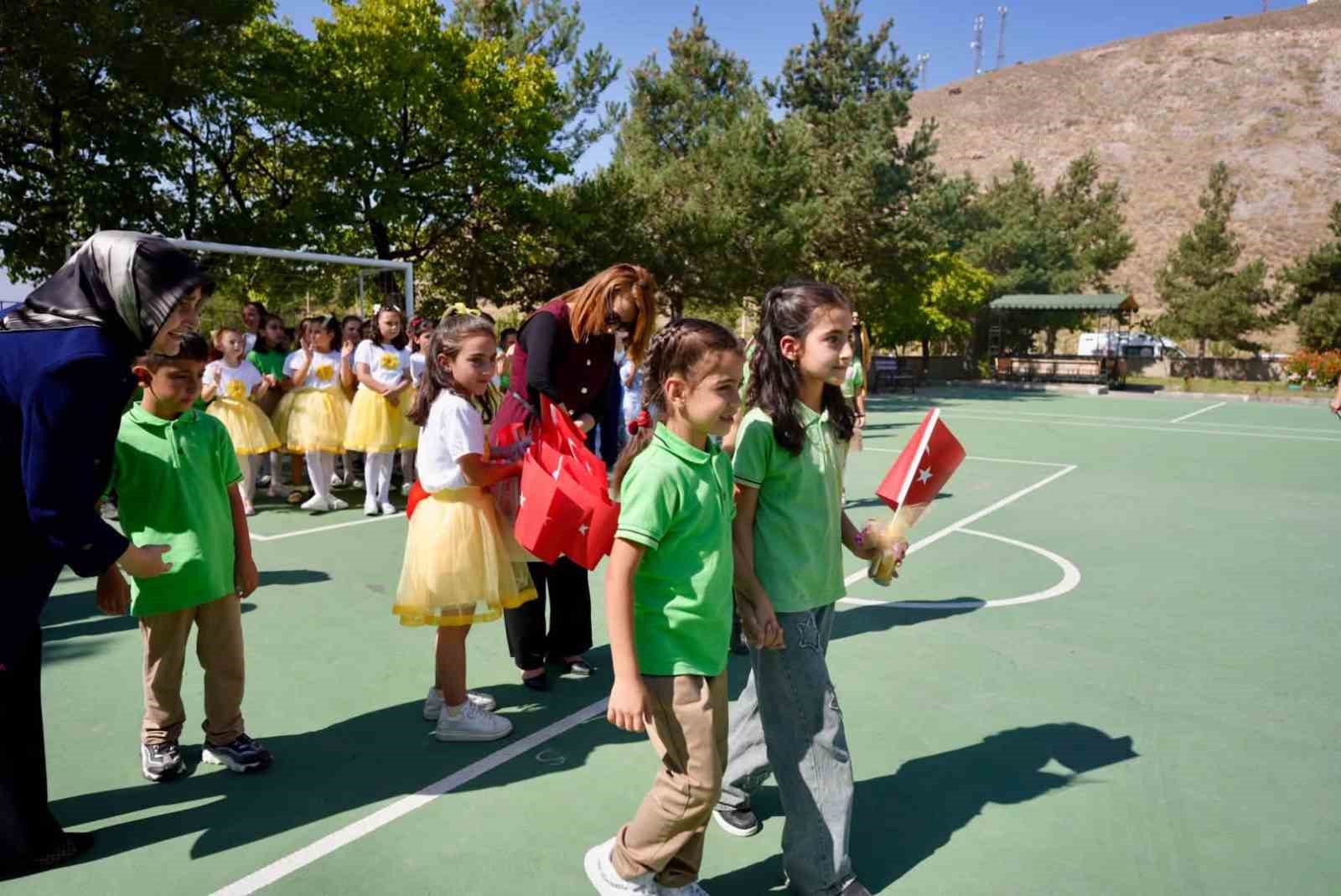 Üzümlü’de İlköğretim Haftası kutlandı