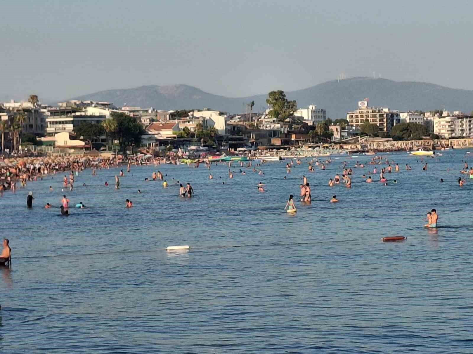 Didim sahillerini tatilciler doldurdu