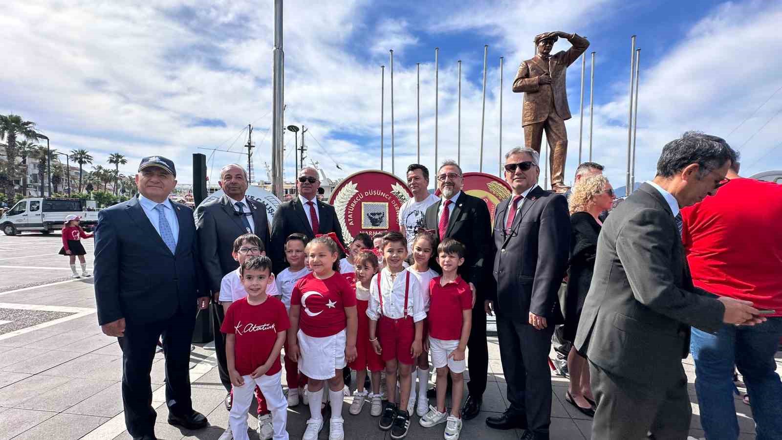 Marmaris’te 19 Mayıs coşkusu çelenk sunumu ile başladı