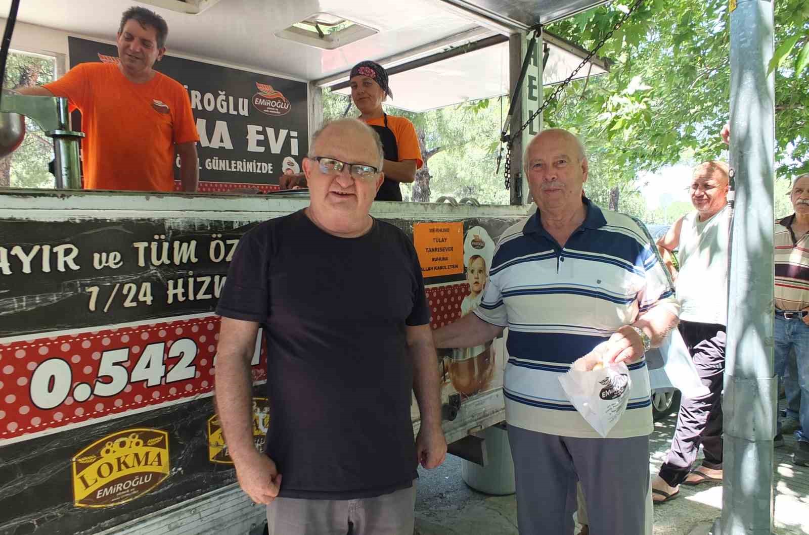Burhaniye’de lokma hayrı geleneği devam ediyor