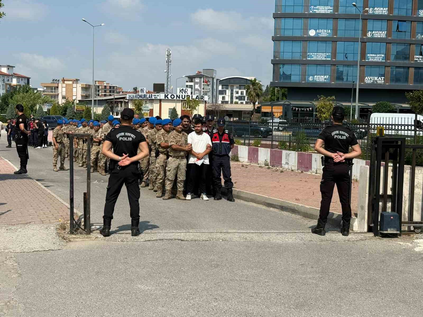 Antalya merkezli 27 ilde yasa dışı bahis soruşturmasında 68 şüpheli adliyeye sevk edildi