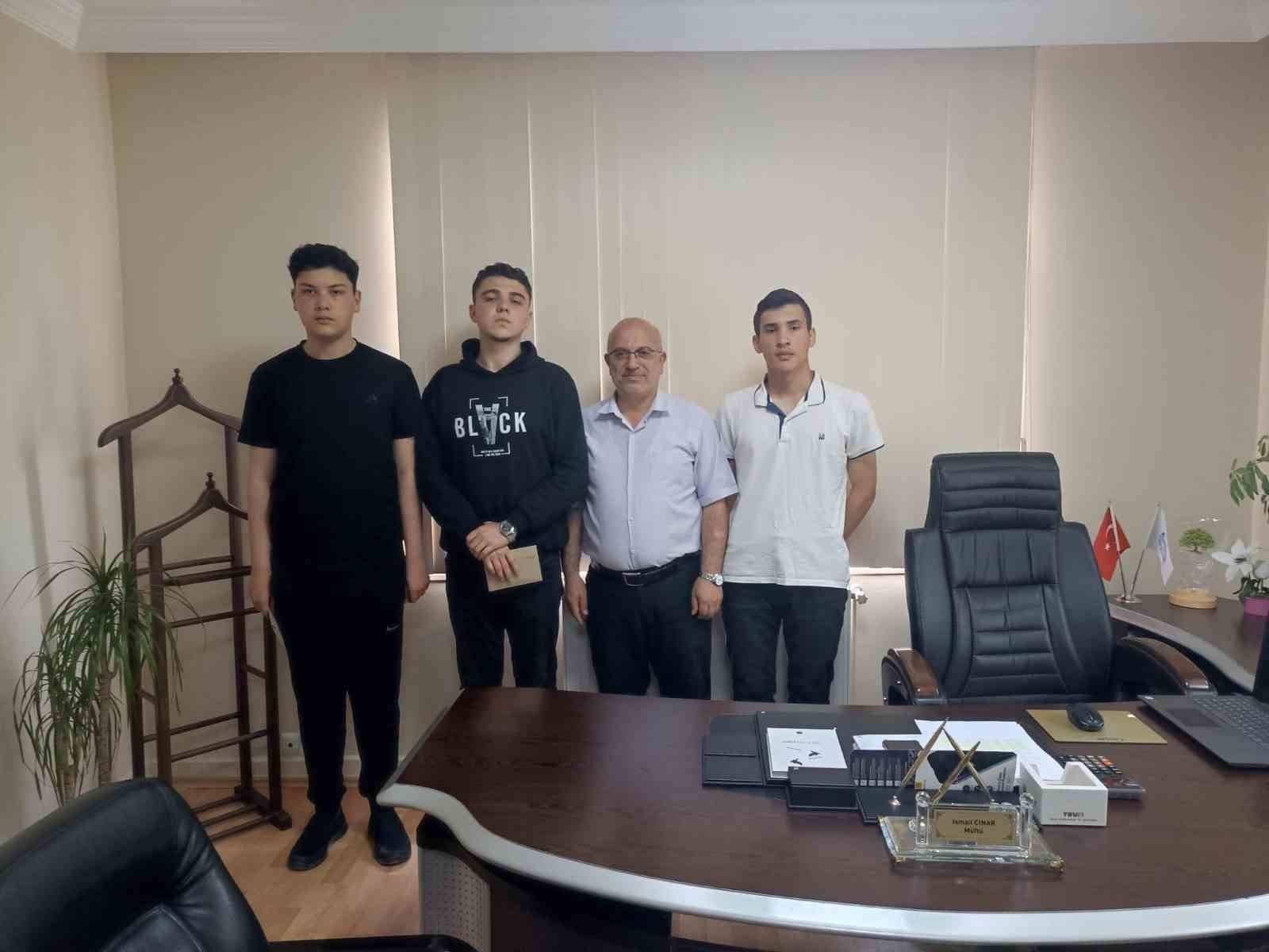 Emet’te gençler umre ödüllü bilgi yarışmasında ter döktü