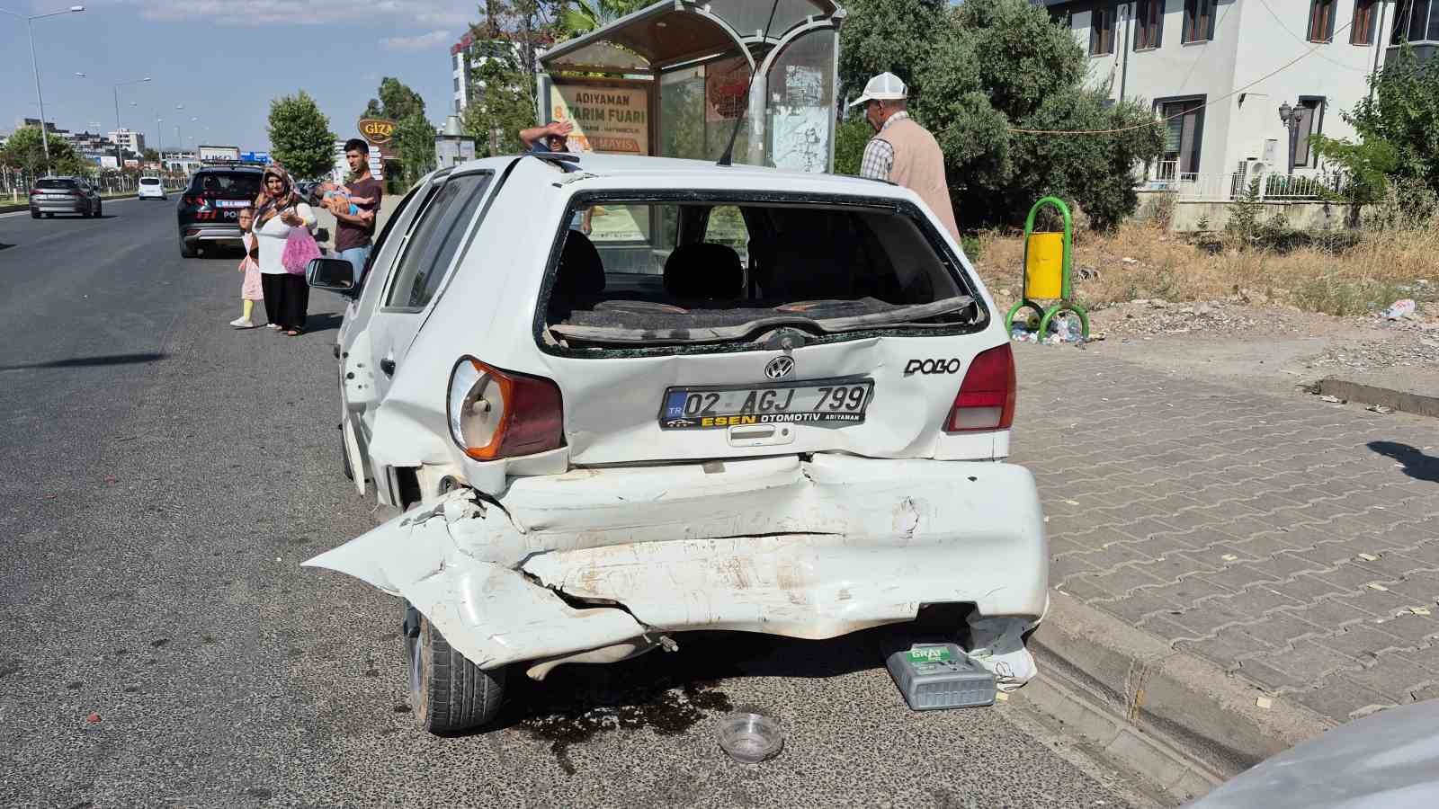 Adıyaman’da iki otomobil çarpıştı: 3 yaralı
