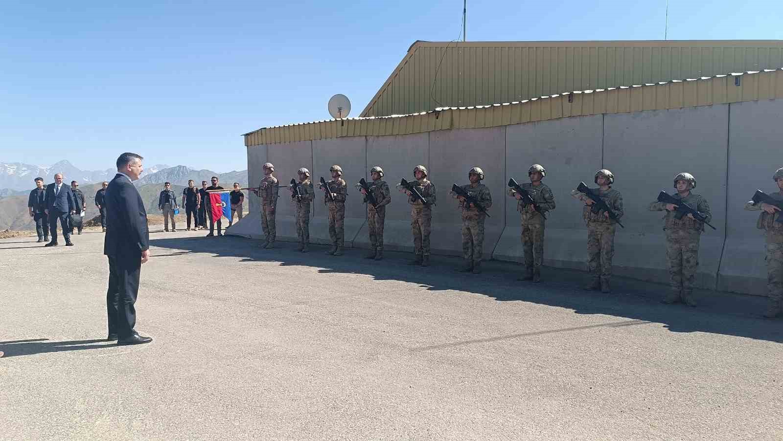 Bakan &Ccedil;ift&ccedil;i sınırın sıfır noktasında: "&rsquo;Ter&ouml;rs&uuml;z T&uuml;rkiye&rsquo; projesi hayata ge&ccedil;miştir ve kararlılıkla devam ederek başarıya ulaşacaktır"