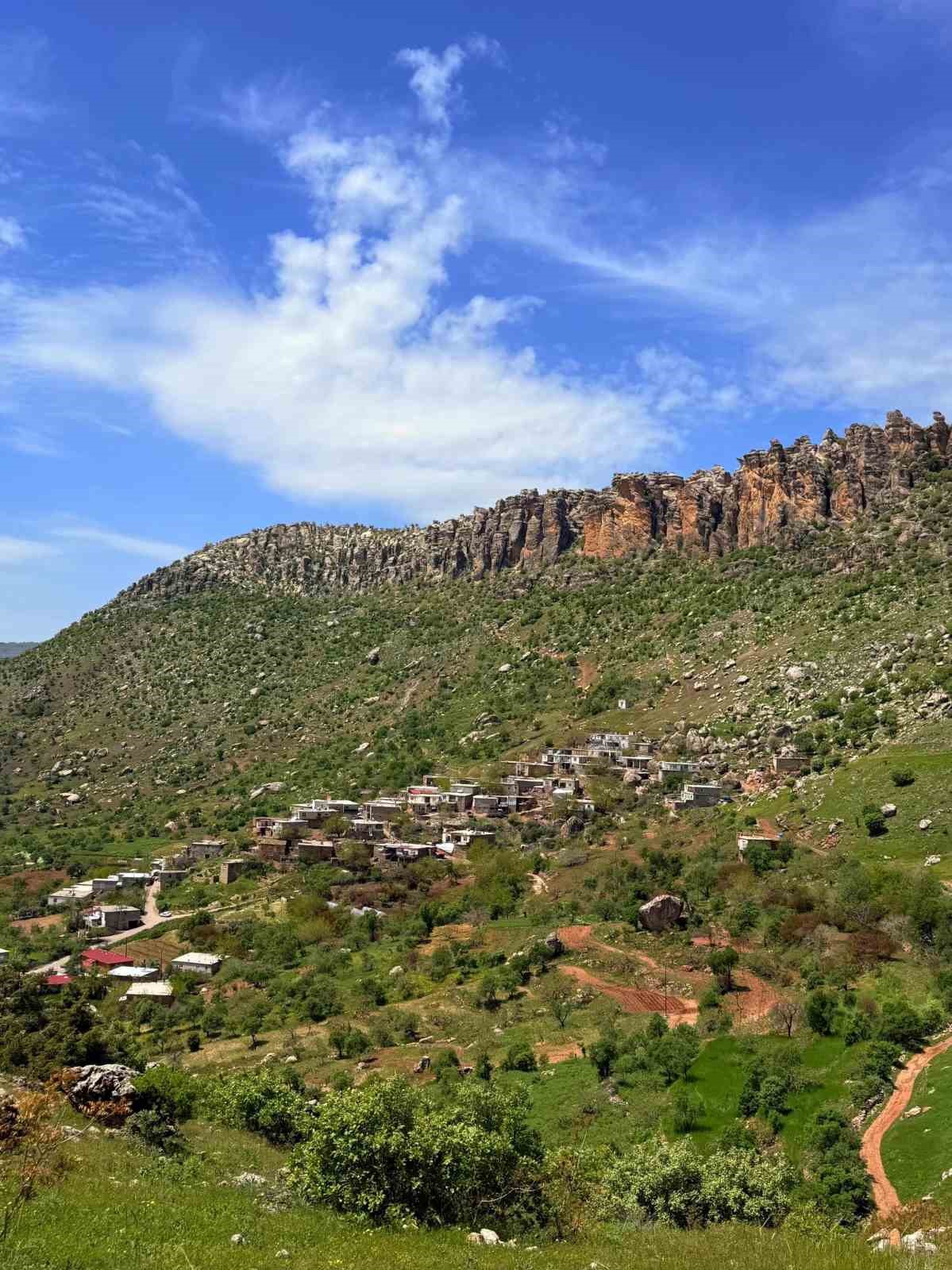&Ccedil;ermik il&ccedil;esi doğa g&uuml;zelliği ve tarihi ile kapılarını turizme araladı