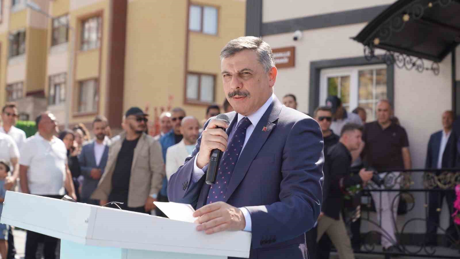Bakan Çiftçi ve Bakan Tekin’den Palandöken Belediyesi’ne övgü
