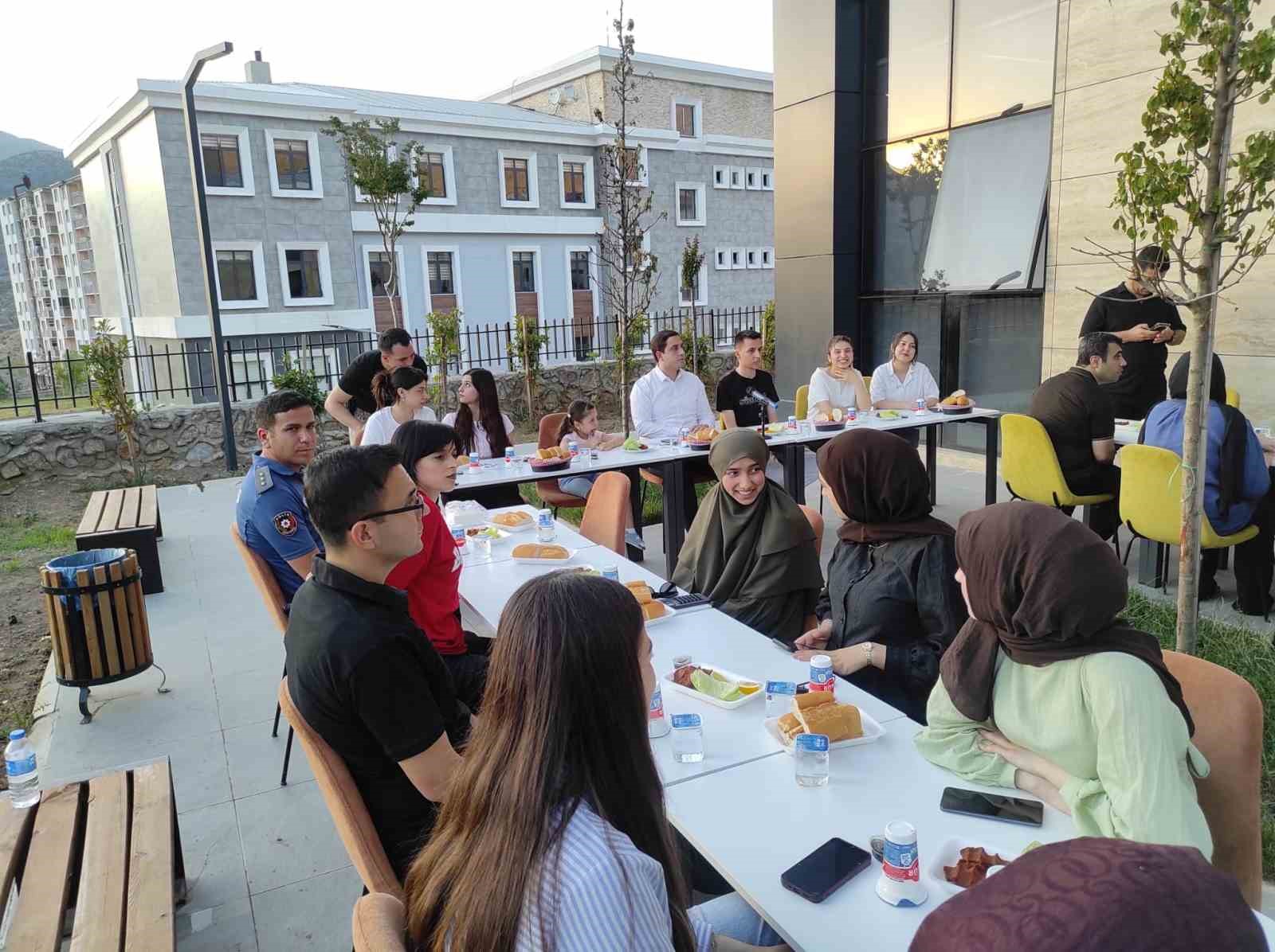 Sason’da YKS’ye girecek öğrencilere moral programı düzenlendi