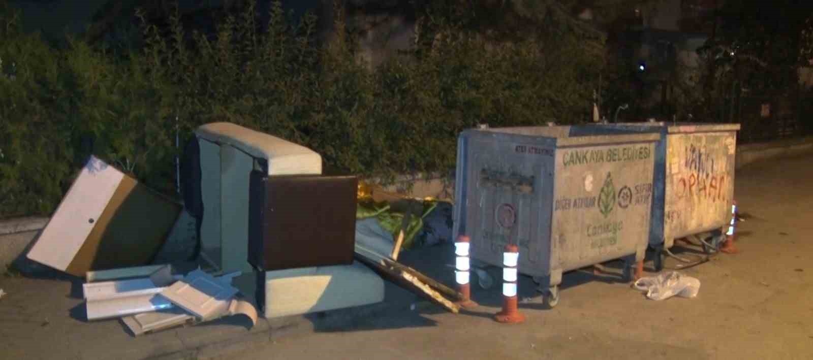 Başkent’te vatandaşlar çöp konteynerlerin yanına bırakılan eşyaların toplanmamasına tepki gösterdi