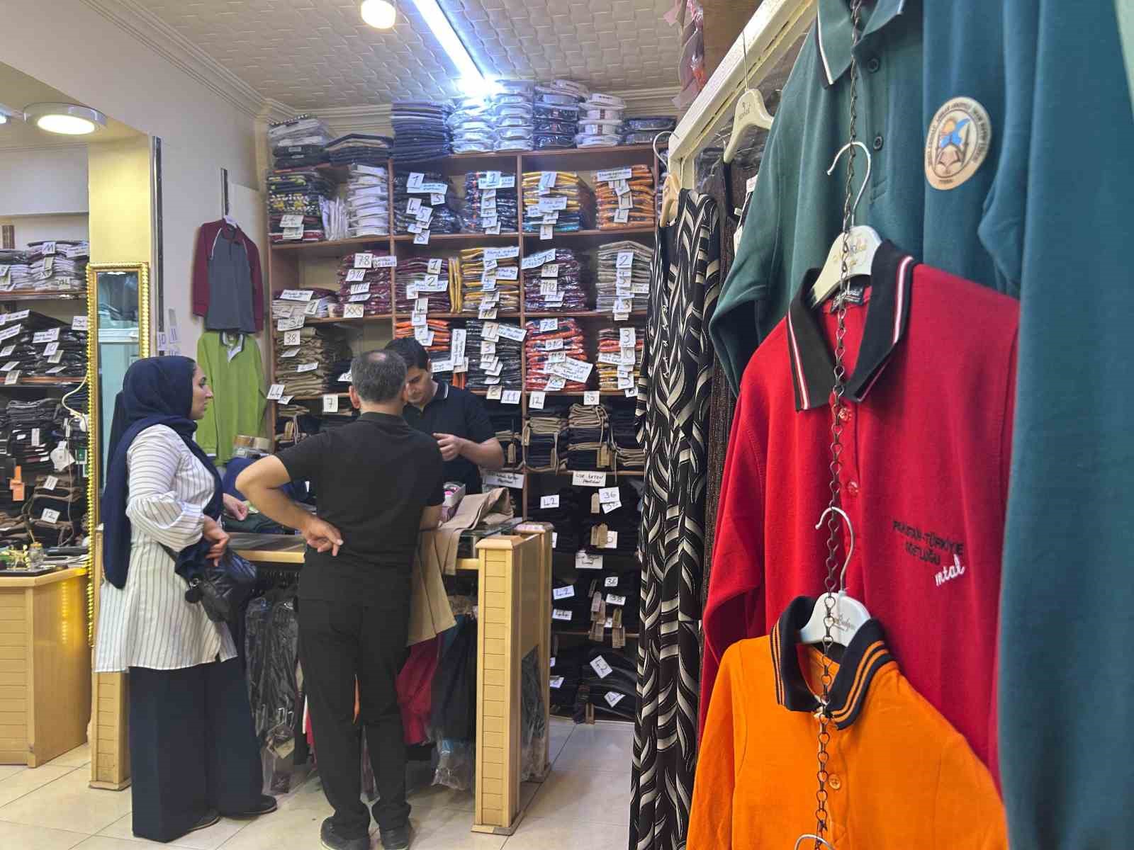 Van’da velilerin okul kıyafeti telaşı başladı