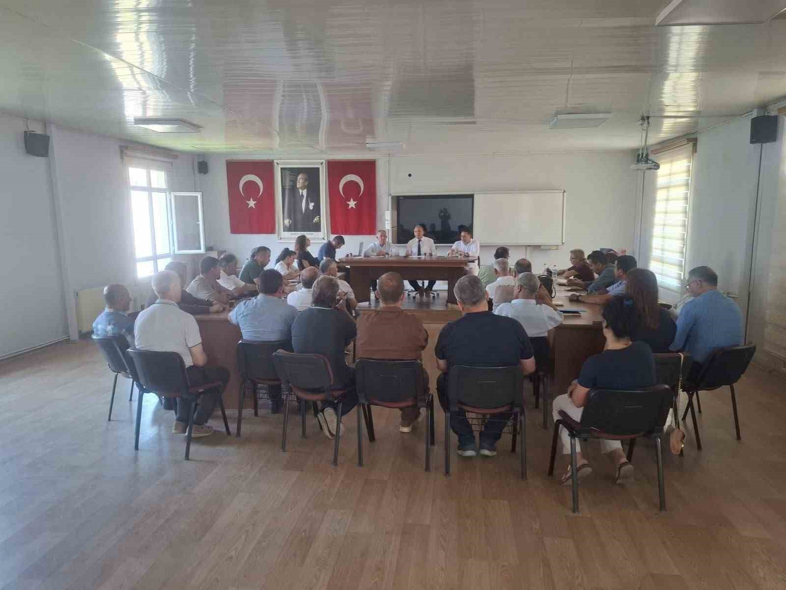 Sarıg&ouml;l&rsquo;de eğitim masaya yatırıldı