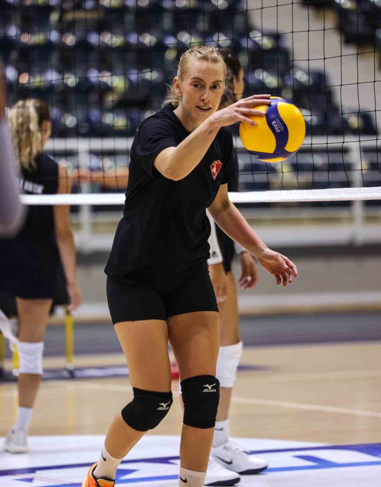 Denizli Büyükşehir Belediyespor Kadın Voleybol Takımı yeni sezon hazırlıklarına başladı
