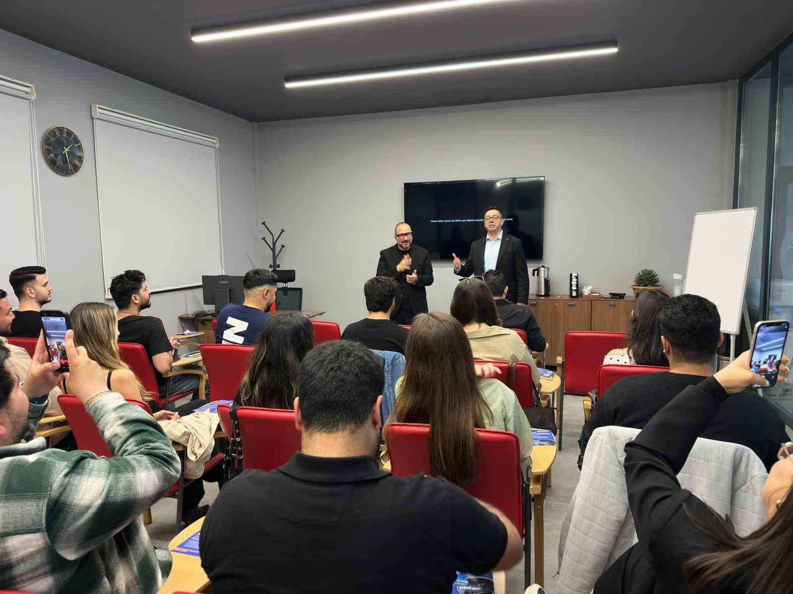 Mersin’de iş dünyası ve gençler aynı çatıda buluşuyor